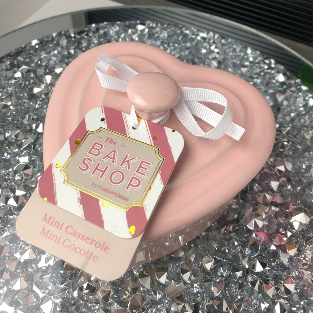 The bake shop by masterclass heart shaped mini casserole dish NWT